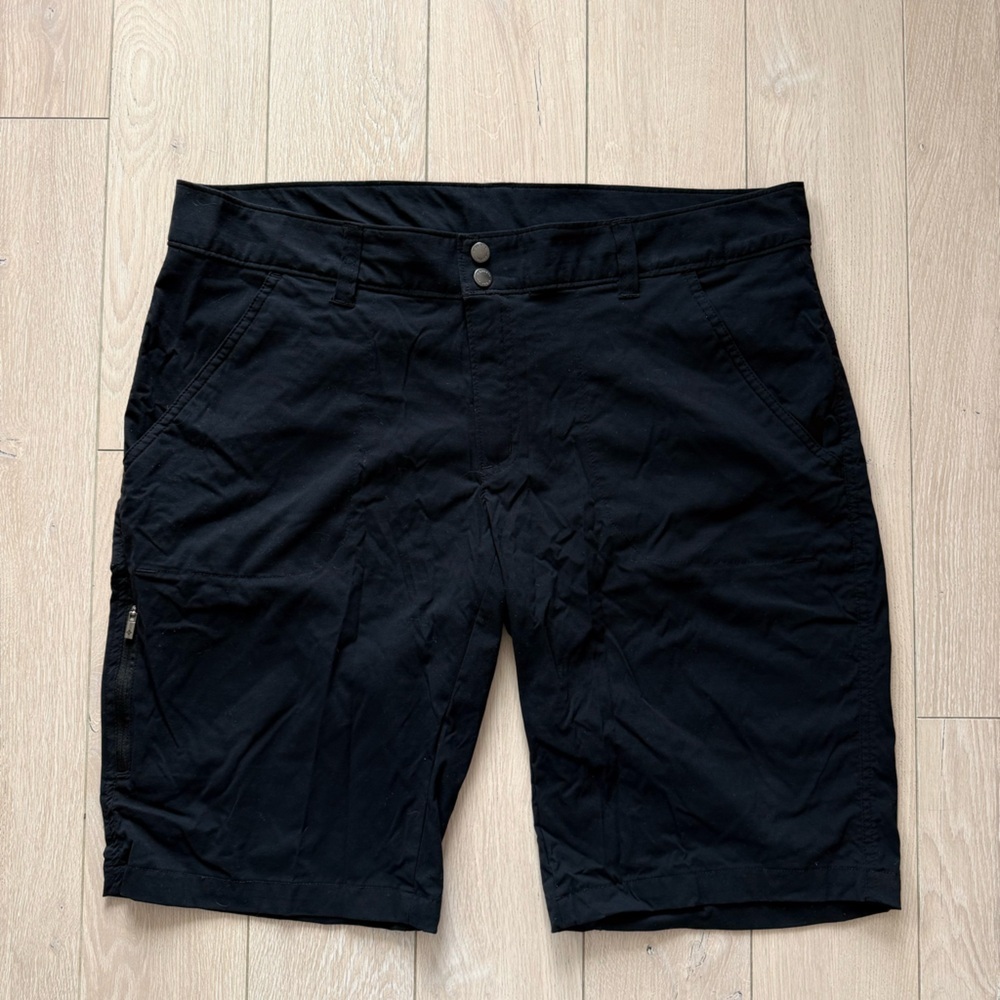 Columbia Women’s Hiking Shorts in Black Size 16 10” Leg